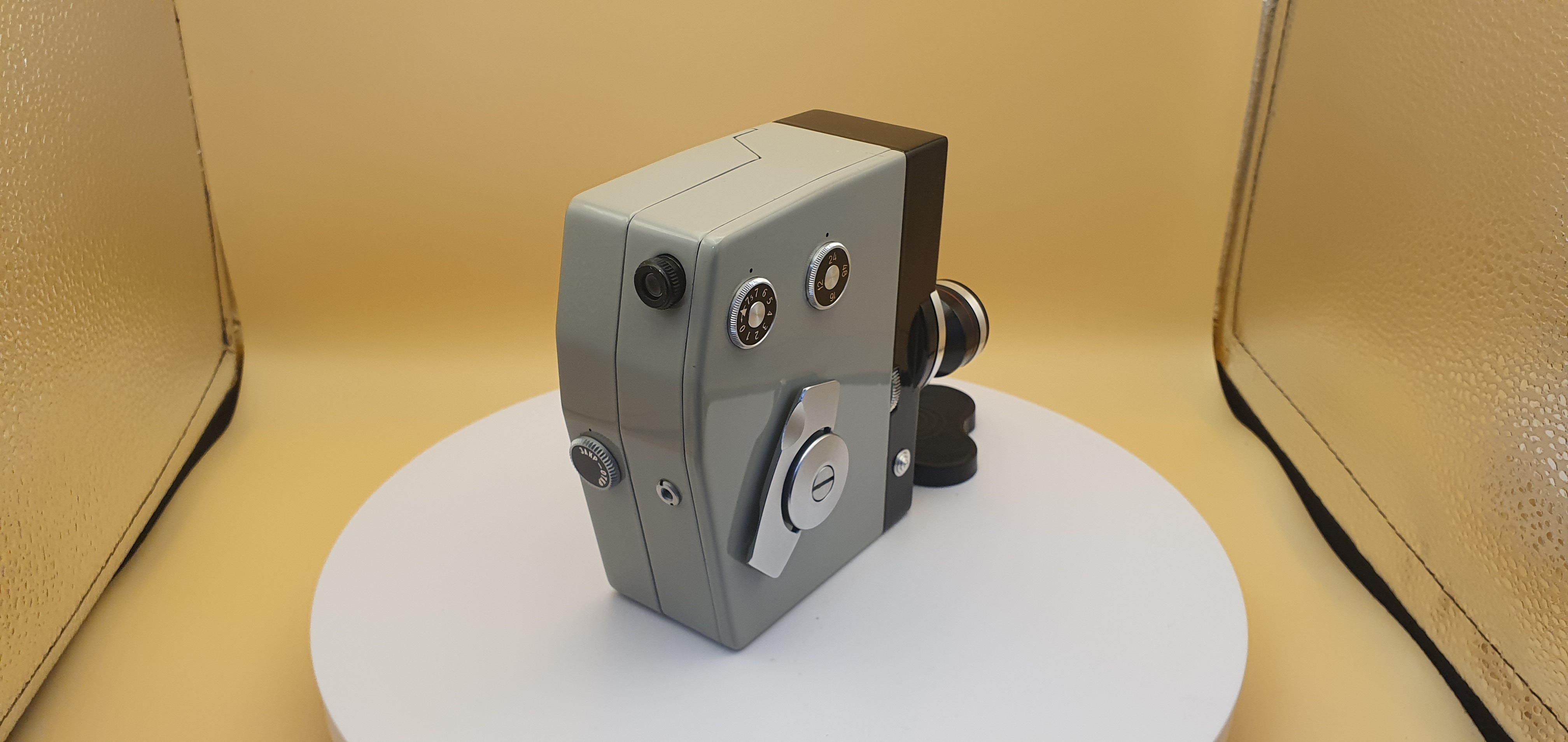 Кинокамера Экран 4 - 8