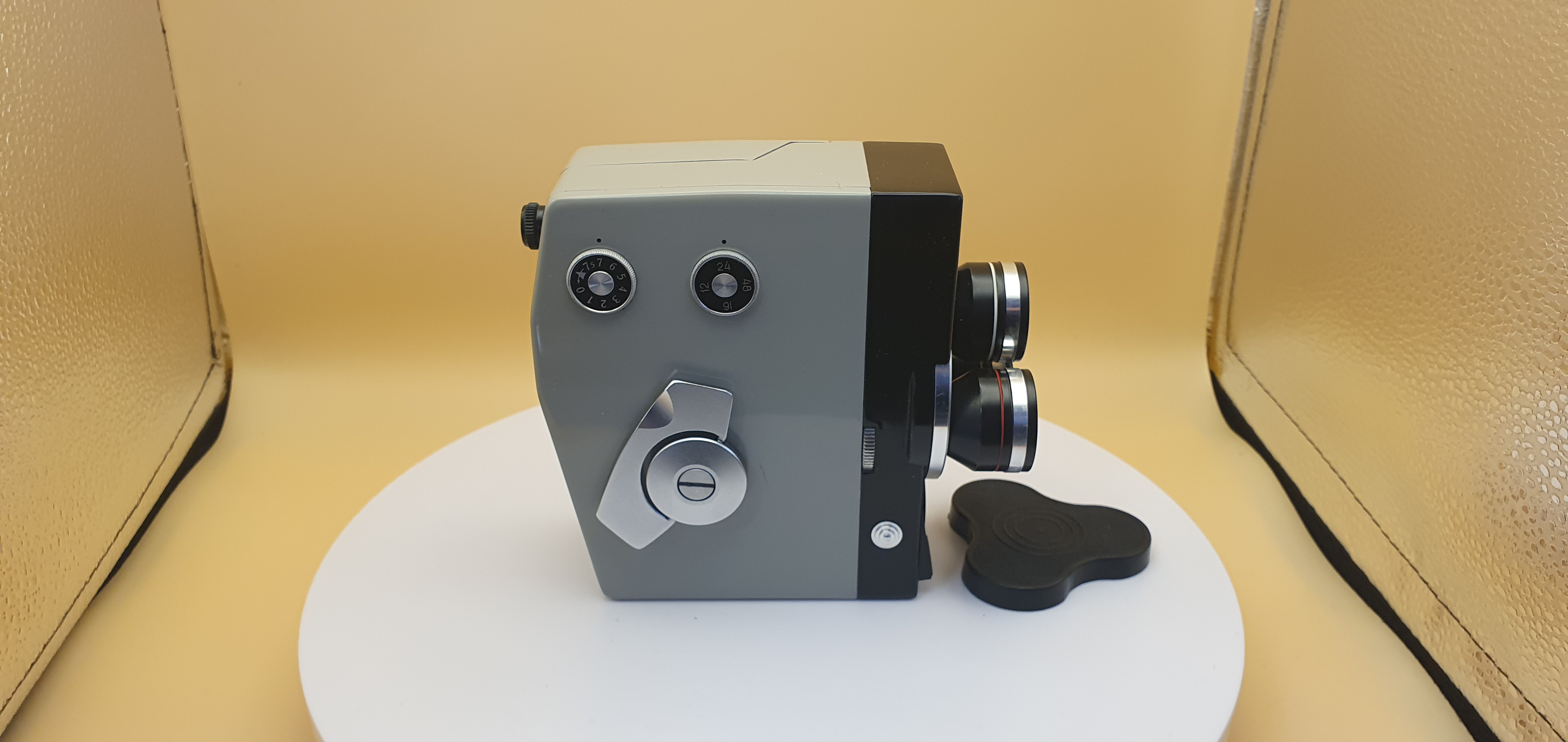 Кинокамера Экран 4 - 9