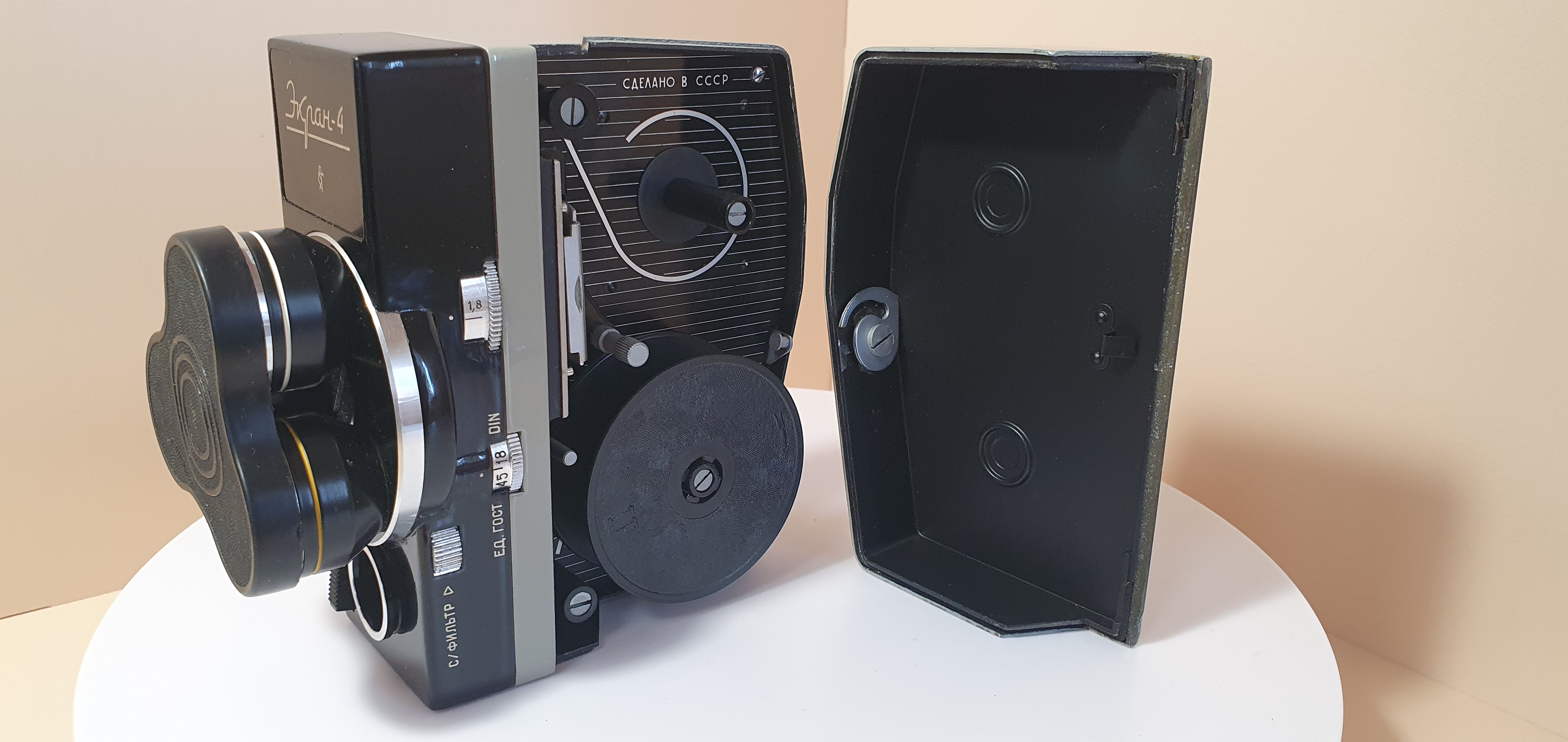 Кинокамера Экран 4 - 12